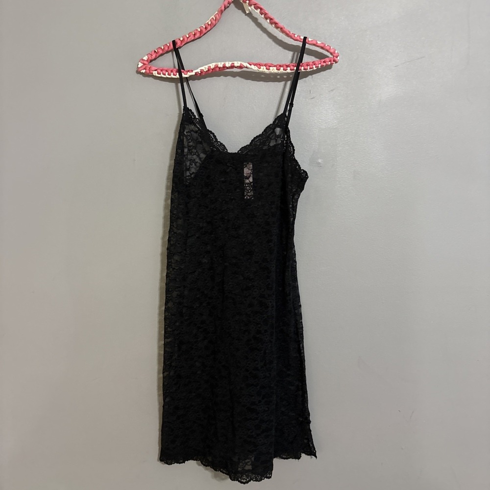 Victoria's Secret nightie, black color, size M, adjustable straps, lace trim,EUC